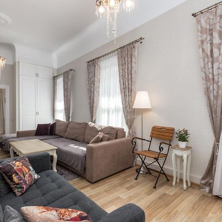 Elegant Apartment In Historical Centre & Free Locked Parking リガ エクステリア 写真