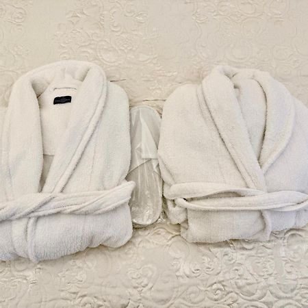 Elegant Apartment In Historical Centre & Free Locked Parking リガ エクステリア 写真