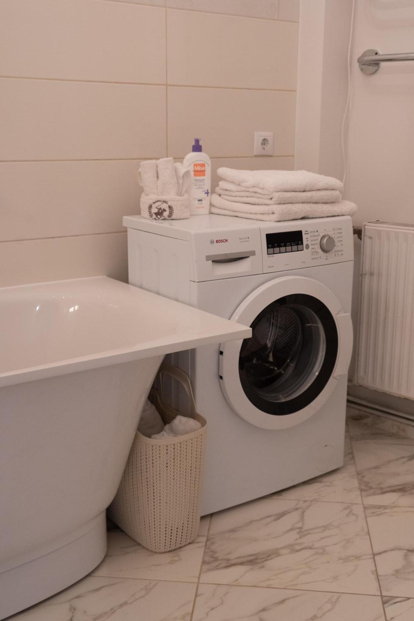 Elegant Apartment In Historical Centre & Free Locked Parking リガ エクステリア 写真