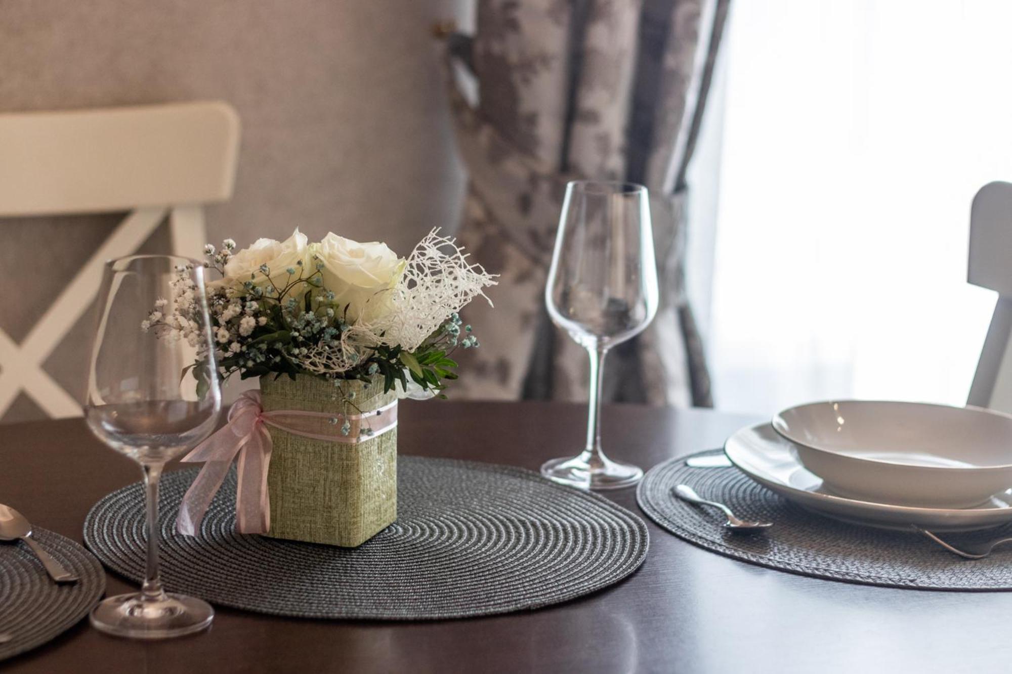 Elegant Apartment In Historical Centre & Free Locked Parking リガ エクステリア 写真