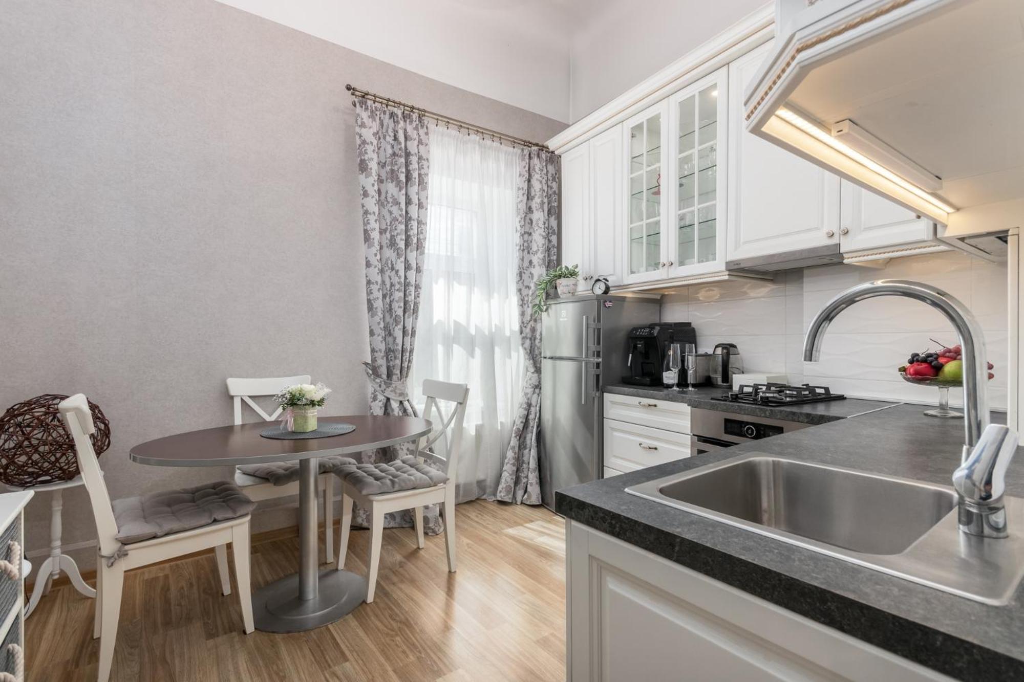 Elegant Apartment In Historical Centre & Free Locked Parking リガ エクステリア 写真