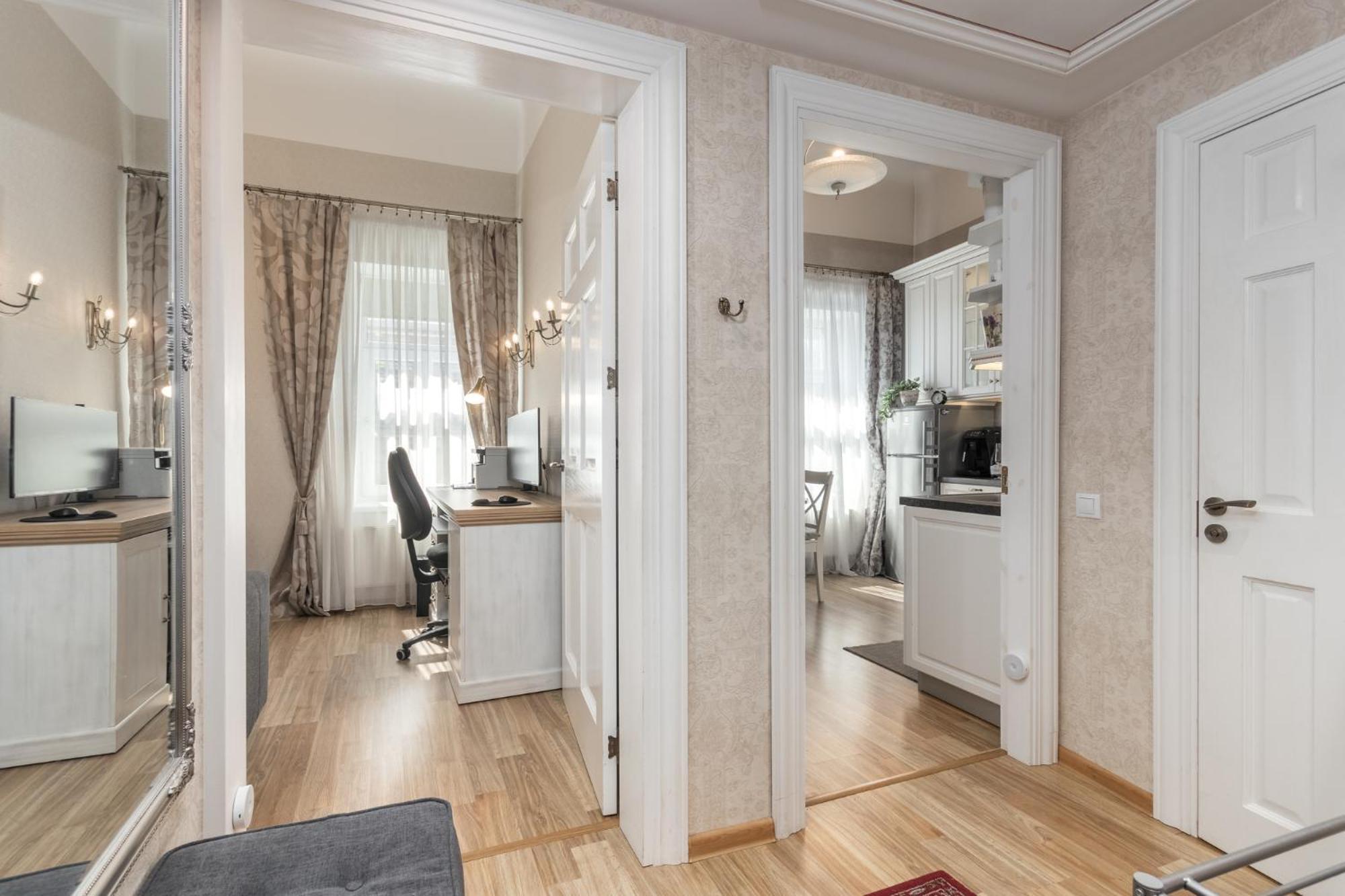 Elegant Apartment In Historical Centre & Free Locked Parking リガ エクステリア 写真