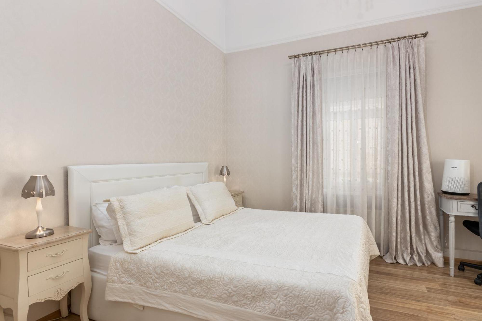 Elegant Apartment In Historical Centre & Free Locked Parking リガ エクステリア 写真